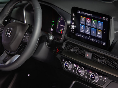 All-new Honda CR-V with new powertrain options and offering more style, comfort, safety and space All-new Honda CR-V with new powertrain options and offering more style, comfort, safety and space